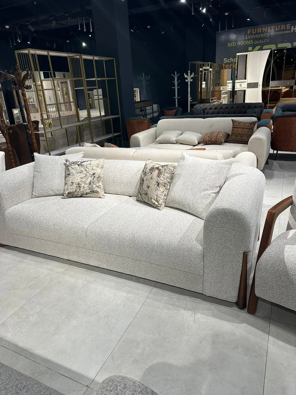 Bakhtyar Furniture Showroom Centerpiece Suite - مۆبیلیاتی بەختیار